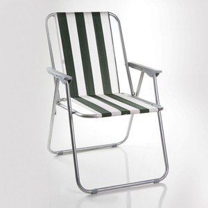 כיסא נייד מתקפל. בצבעים ירוק ולבן. כיסא נוח ונעים.