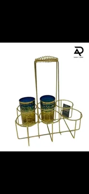 מעמד לכוסות מברזל בצבע זהב